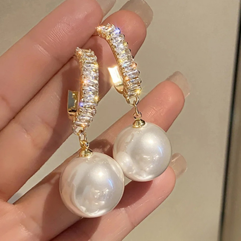 Isla - Elegant Pearl and Zircon Luxury Earrings