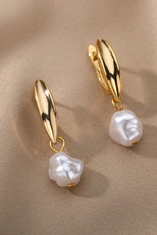 Gold Pearl Earrings with Elegant Design