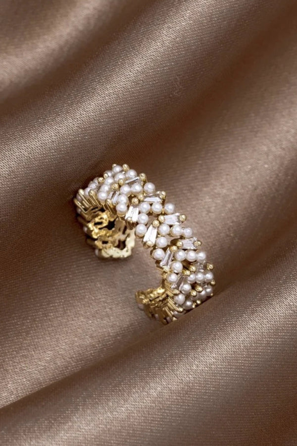 Elegant Gold Pearl Ring