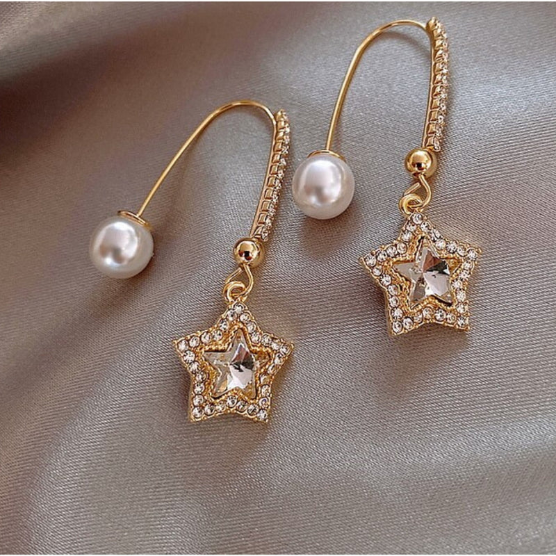 Elegant Gold Star Earrings Adorned with Zirconia and Pearls