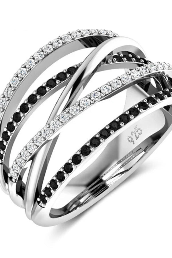 Chic Silver Ring Adorned with Black Crystal