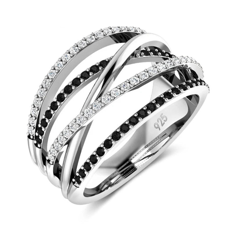 Chic Silver Ring Adorned with Black Crystal