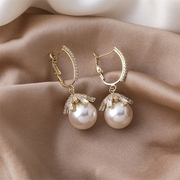 Malia - Elegant Pearl Drop Earrings