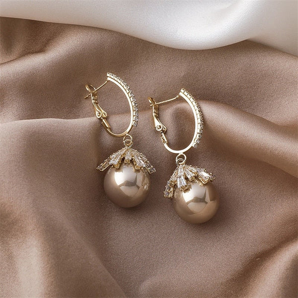 Malia - Elegant Pearl Drop Earrings