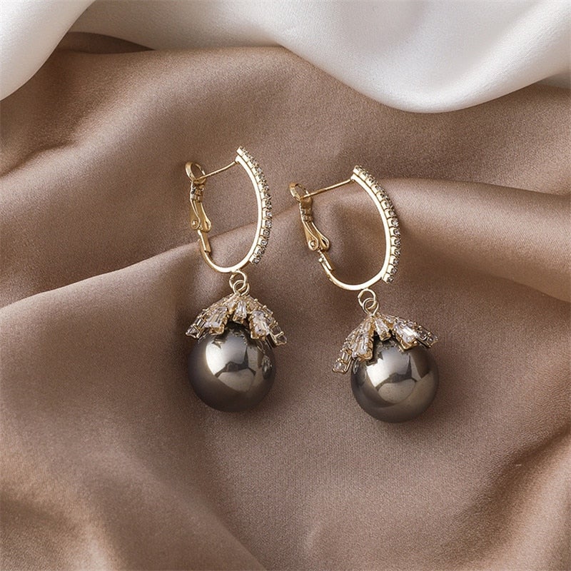 Malia - Elegant Pearl Drop Earrings