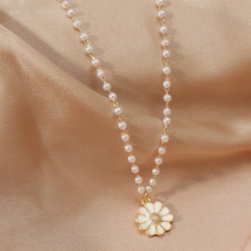 Pearl-Accented Daisy Pendant