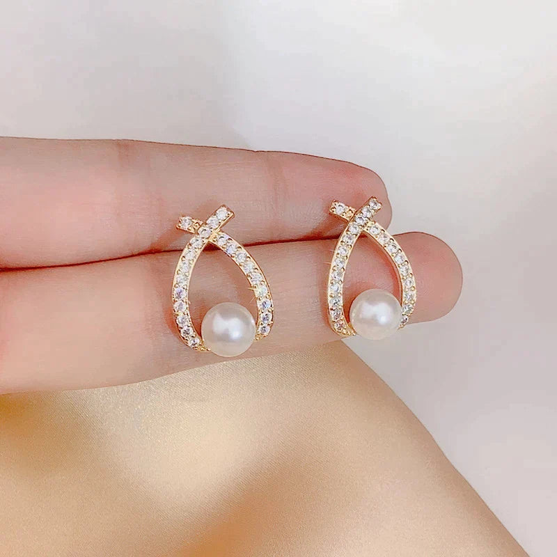 Glittering Pearl Earrings