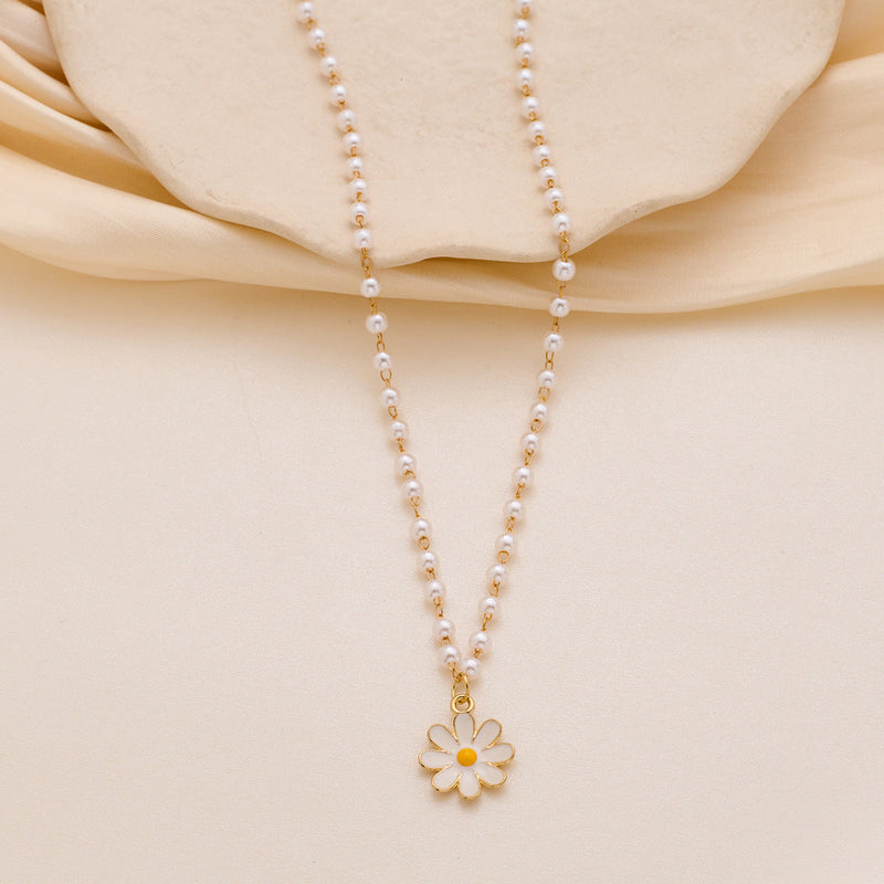 Daisy-Inspired Pendant Necklace