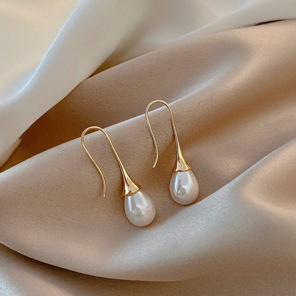 Elegant Pearl Dangle Earrings