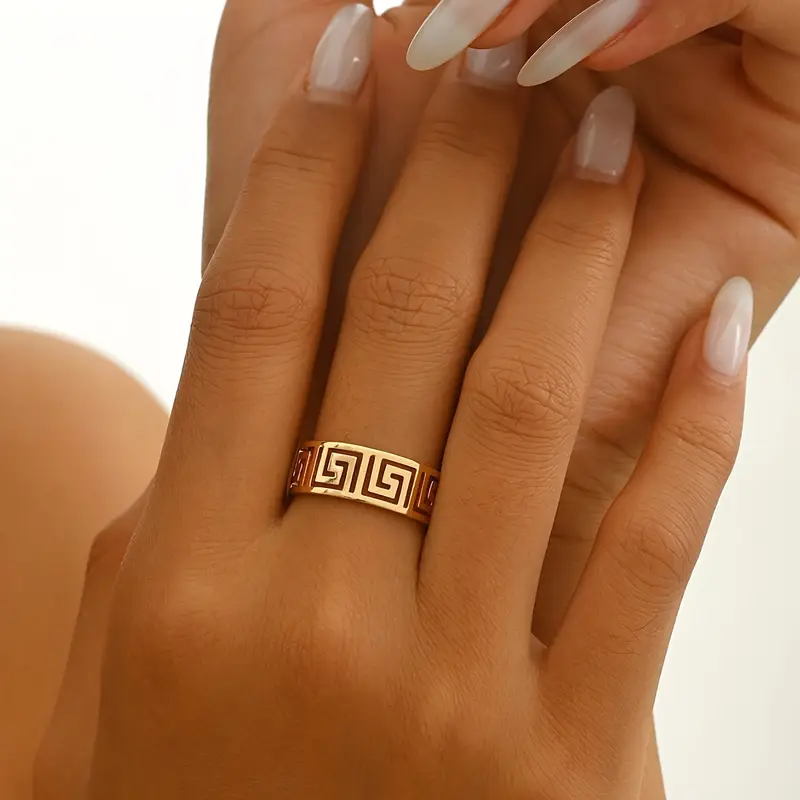 Vintage-Inspired Gold Hollow Spiral Ring