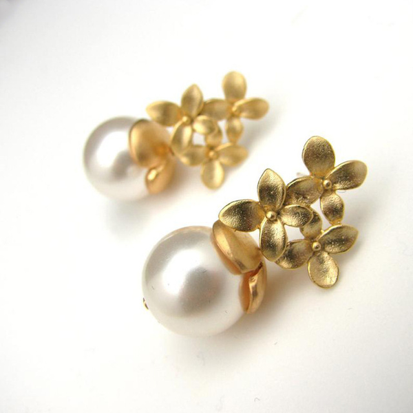 Retro Golden Floral Pearl Earrings