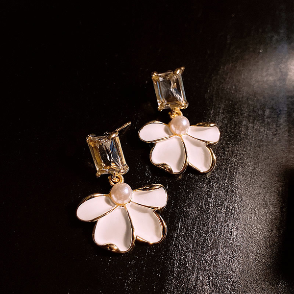 White Gold Petal Pearl Earrings