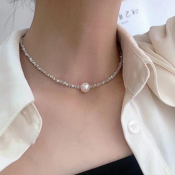 Chic Pearl Necklace