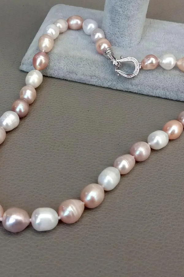 Vibrant Pearl Necklace
