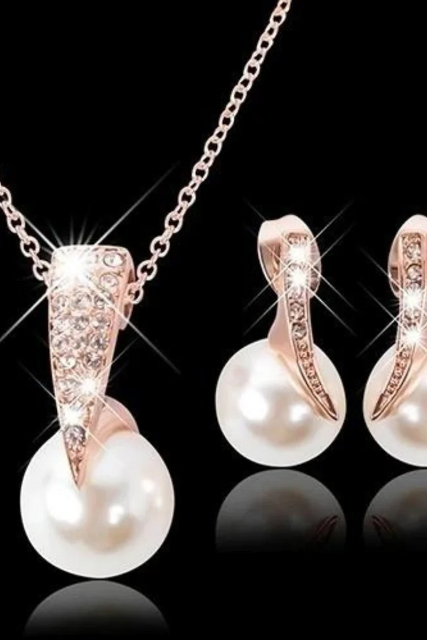 Pearl Jewelry Set: Necklace and Earrings