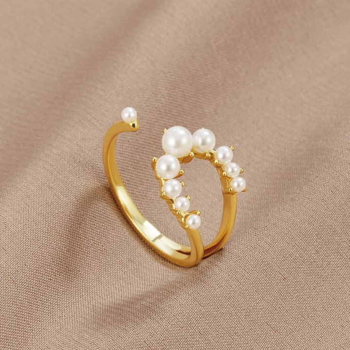 Chic Pearl See-Saw Ring