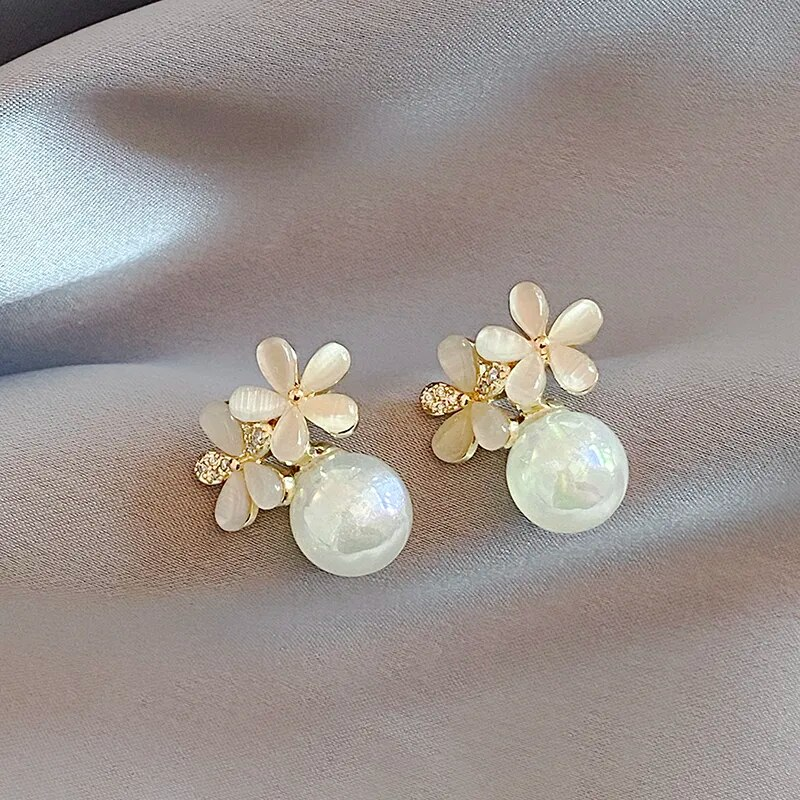 Chic Daisy Pearl Drop Earrings
