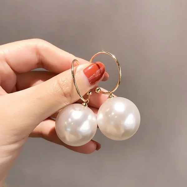 Chic Oversized Pearl Earrings