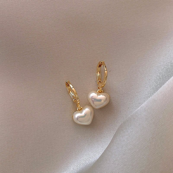Chic Heart-Shaped Pearl Earrings