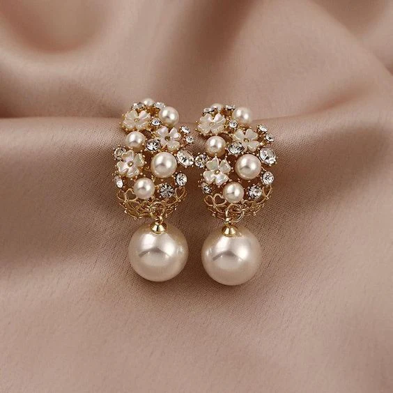 Chic Floral Pearl Drop Earrings