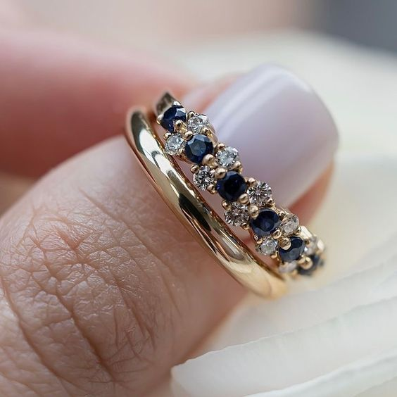 Elegant Vintage Zirconia Ring