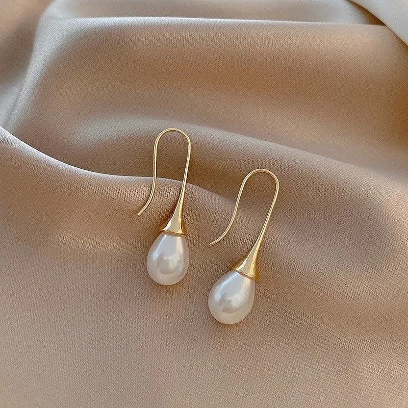 Elena - Timeless Pearl Earrings